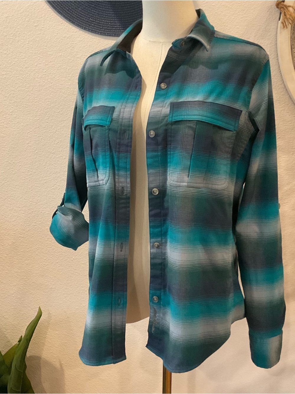 Eddie Bauer Mountain 3.0 Quick Dry Poly/Stretch Active Fit UPF 50 Sun Protection